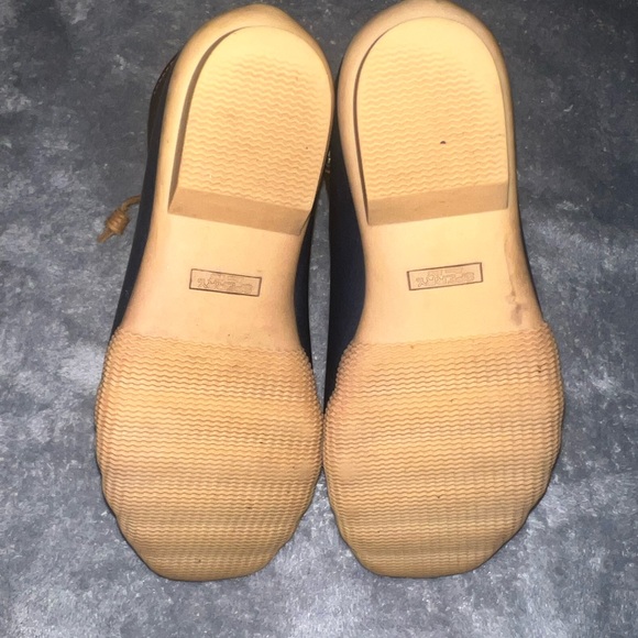 Sperry woman’s Leather and Navy Boots - Picture 3 of 7